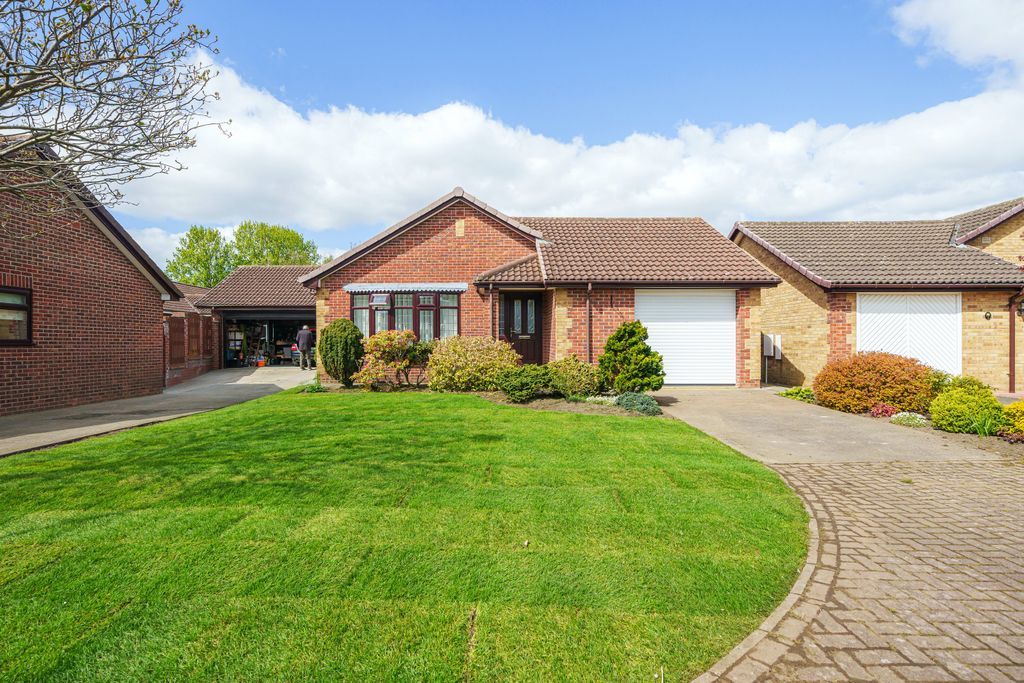 3 bed detached bungalow for sale in Alderley Court, Huntington, York