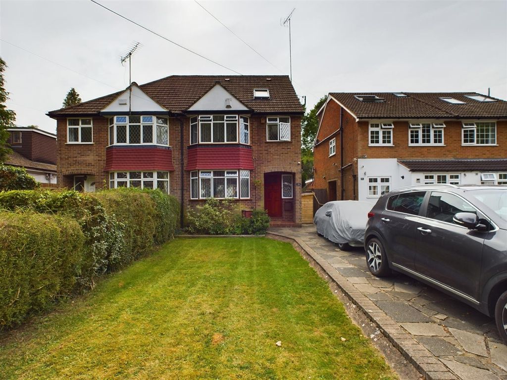 3 bed semidetached house for sale in Caterham Drive, Old Coulsdon