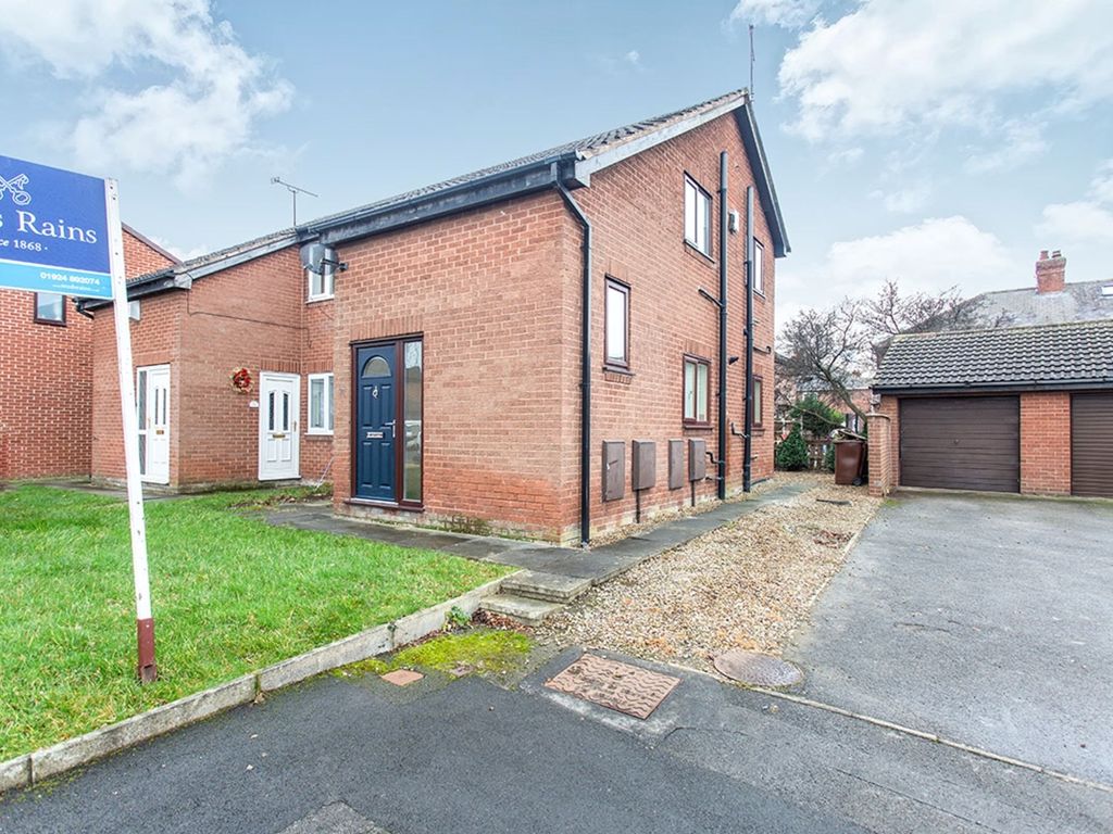 1 bed flat to rent in Meadow Brook Close, Normanton, West Yorkshire WF6