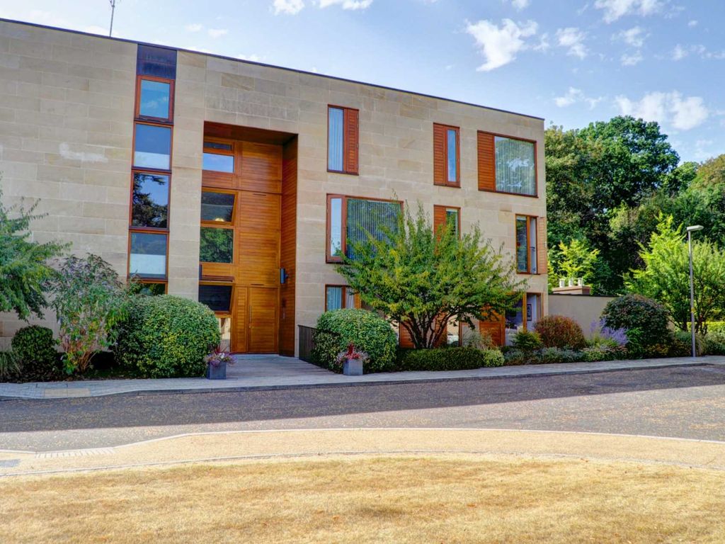 2 bed flat for sale in Cliveden Gages, Taplow No Upper Chain SL6, £375,000 Zoopla