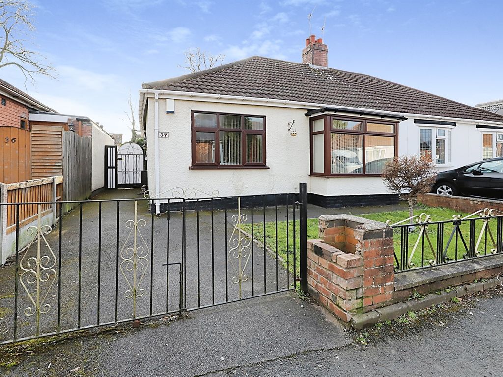 2 bed semidetached bungalow for sale in Malins Road, Parkfields, Wolverhampton WV4 Zoopla