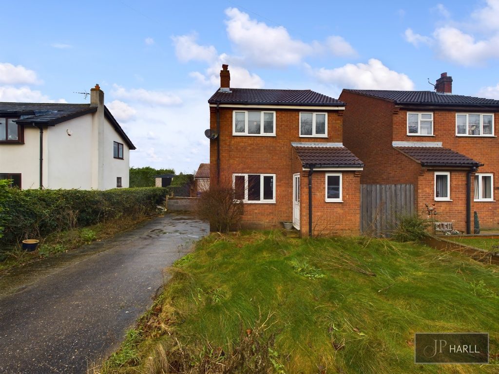 3 bed detached house for sale in Leeds Road, Thorpe Willoughby, Selby