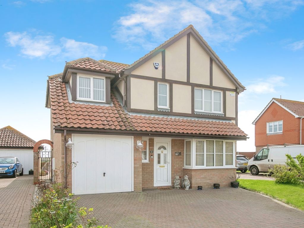 4 bed detached house for sale in Bexhill Close, ClactonOnSea CO15, £