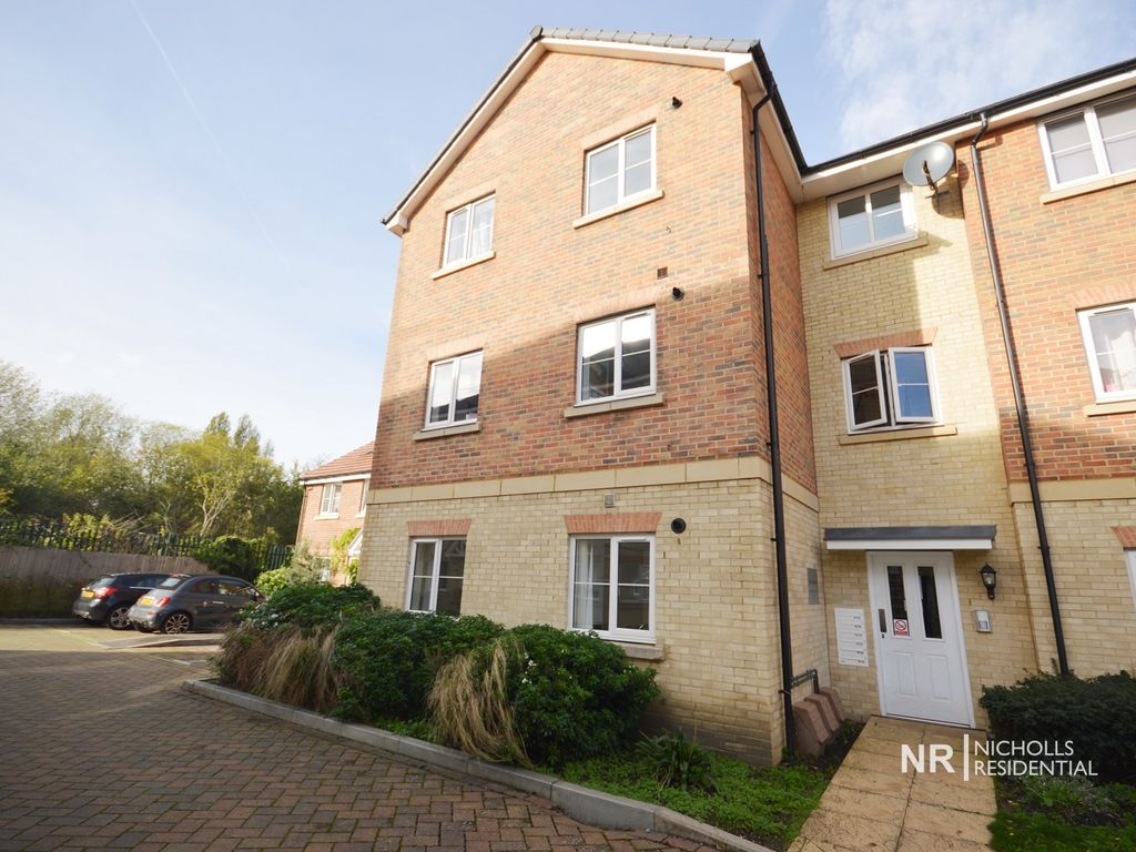 2 bed flat to rent in Winter Close, Epsom, Surrey. KT17 Zoopla