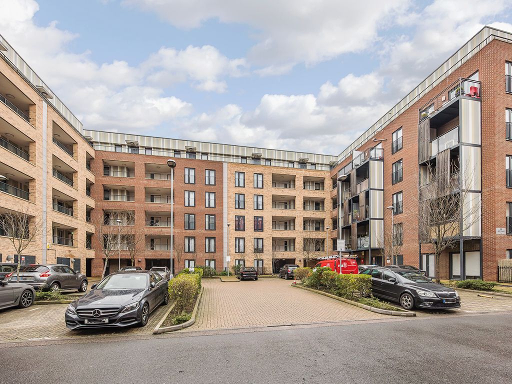 1 bed flat for sale in Maxwell Road, Romford RM7, £225,000 Zoopla