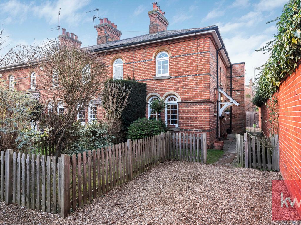 2 bed end terrace house for sale in Sunnymede Cottages, Ray Mill Road East, Maidenhead SL6 Zoopla