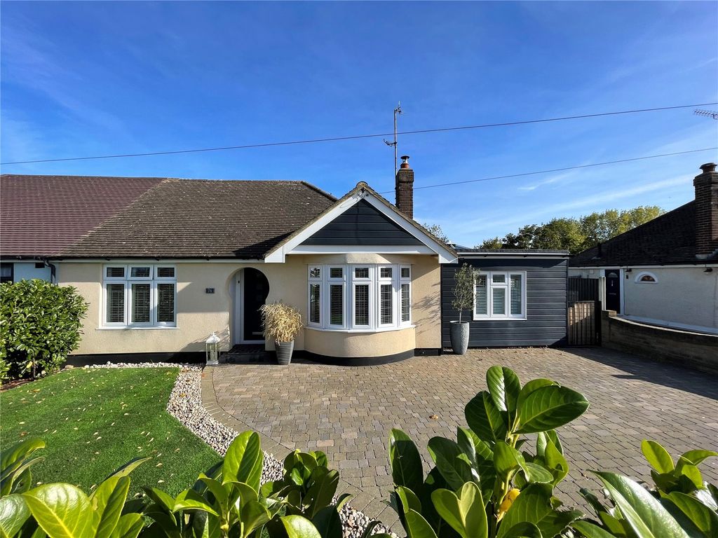 4 bed bungalow for sale in Hamilton Gardens, Hockley, Essex SS5, £