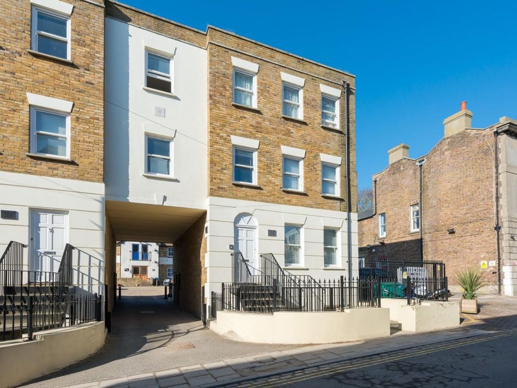 2 bed flat to rent in Effingham Street, Kingswood House Effingham