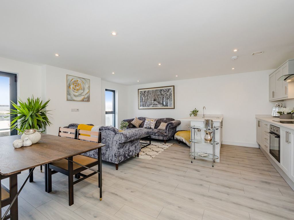 New home, 2 bed flat for sale in Columbia House, Worthing BN13 Zoopla