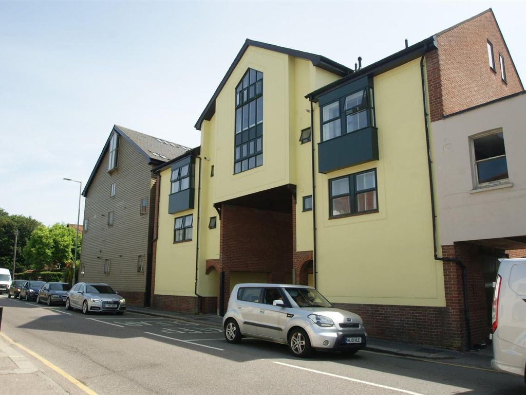 1 bed flat to rent in Percival Court, Stansted Road, Stortford