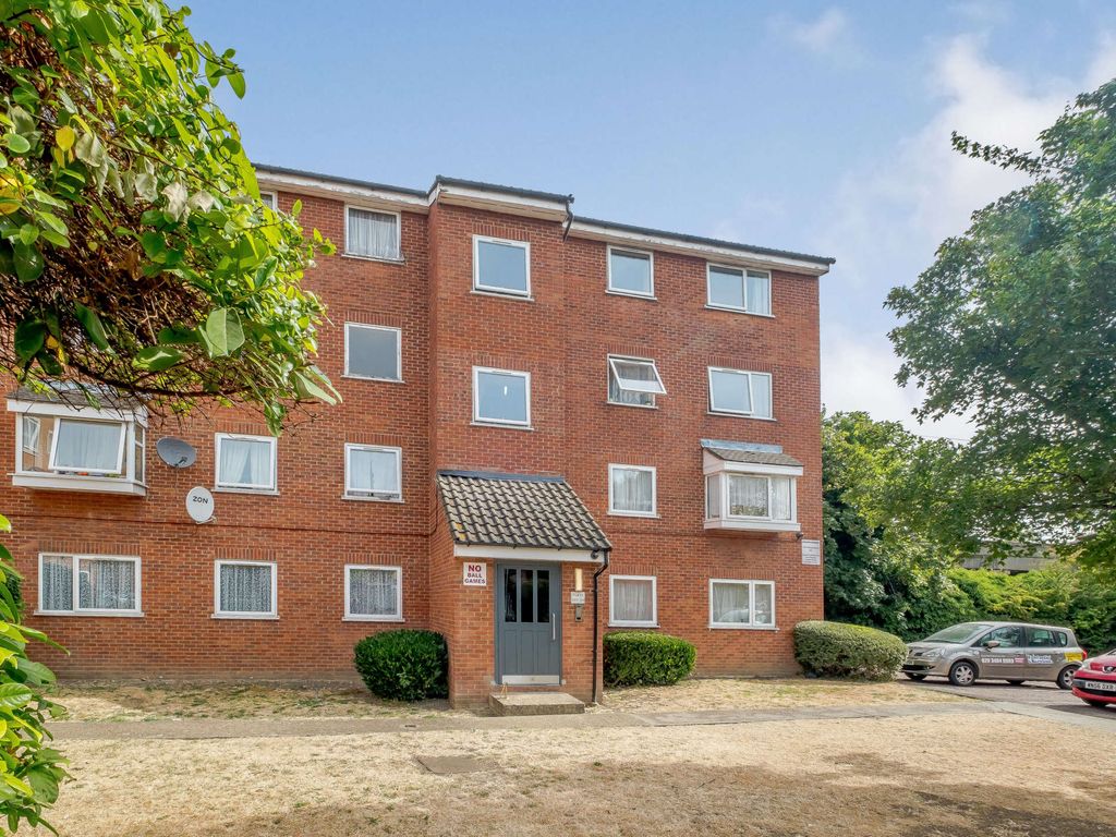 2 bed flat for sale in Gurney Close, Barking, Essex IG11 Zoopla