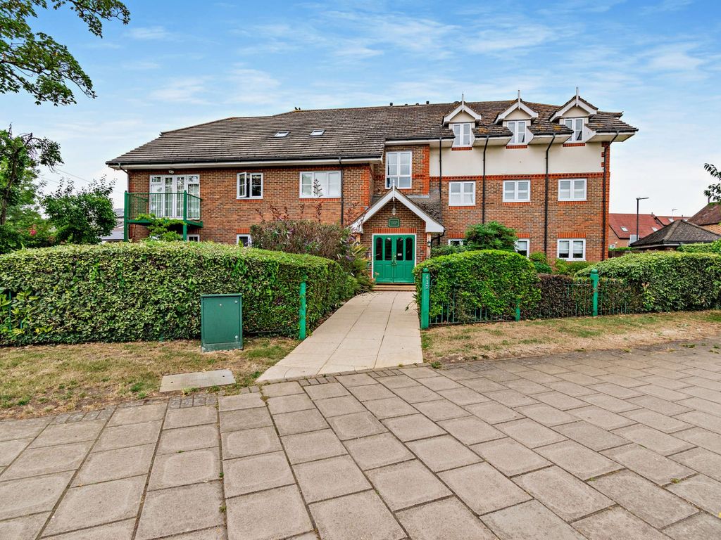 2 bed flat for sale in Hatch End, Pinner HA5, £535,000 Zoopla