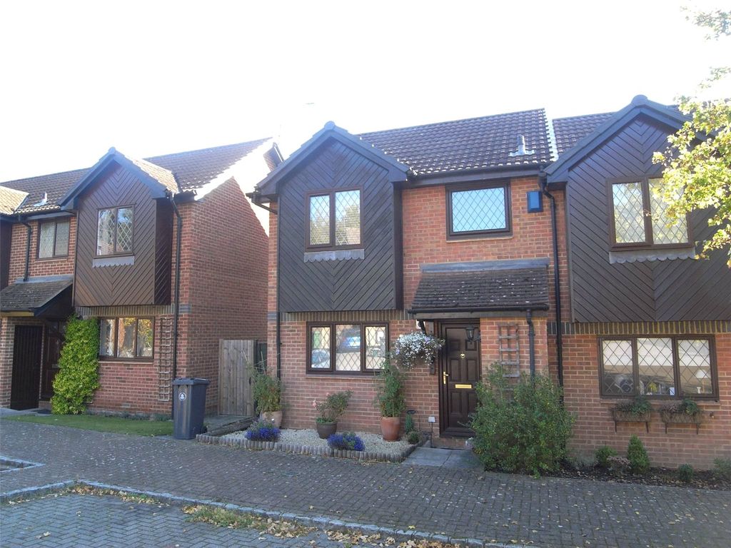 2 bed semidetached house for sale in Suffolk Close, Bagshot, Surrey