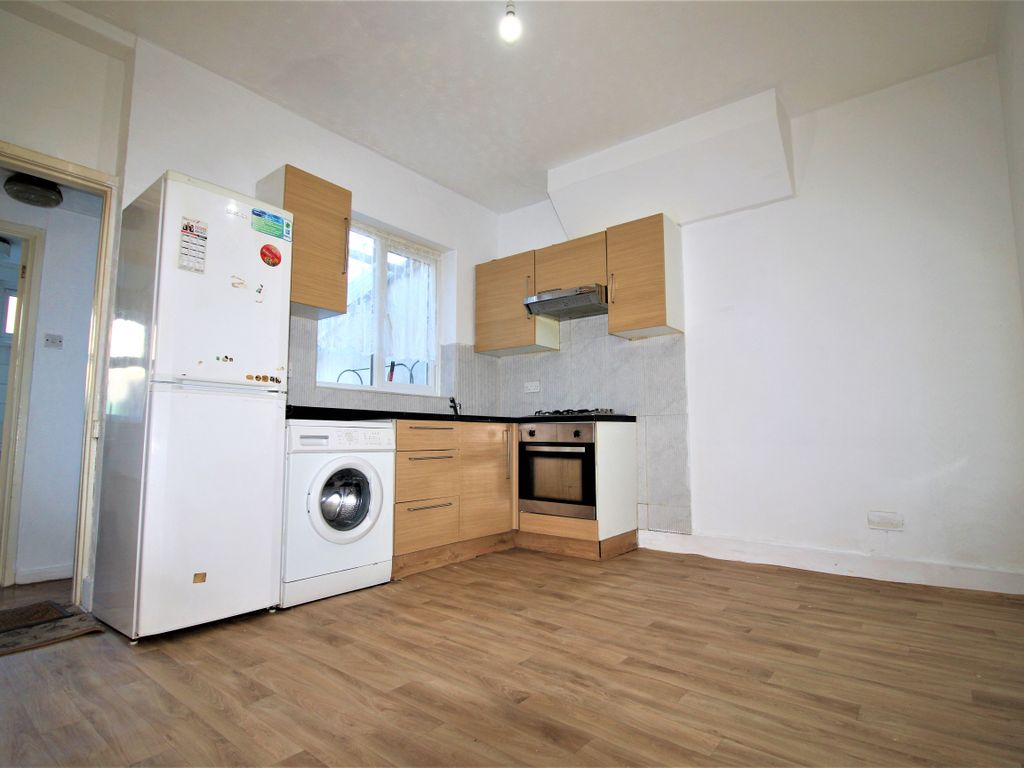 3 bed terraced house to rent in Clacton Road, Walthamstow E17 Zoopla