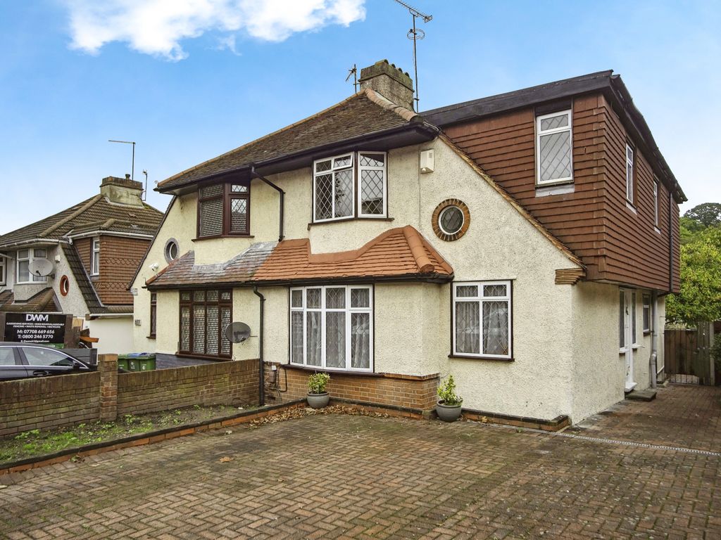 5 bed detached house for sale in Wickham Lane, London SE2, £500,000