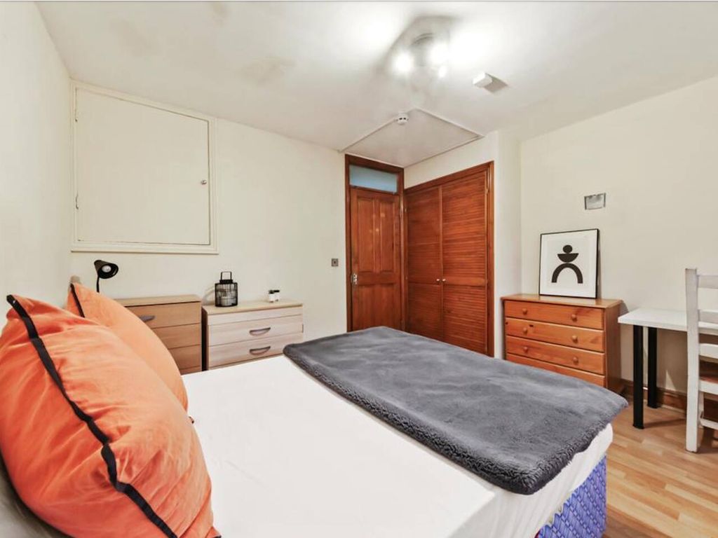 Room to rent in Chippenham Road, London W9, £1,400 pcm Zoopla