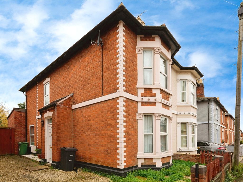3 bed semidetached house for sale in Howard Street, Gloucester