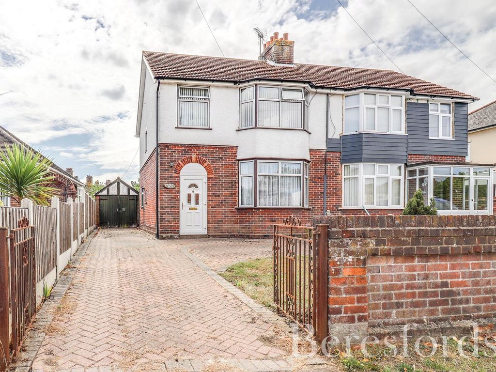 4 bed semidetached house for sale in Coggeshall Road, Braintree CM7