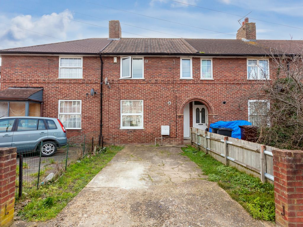 2 bed terraced house for sale in Evesham Road, Morden SM4, £425,000