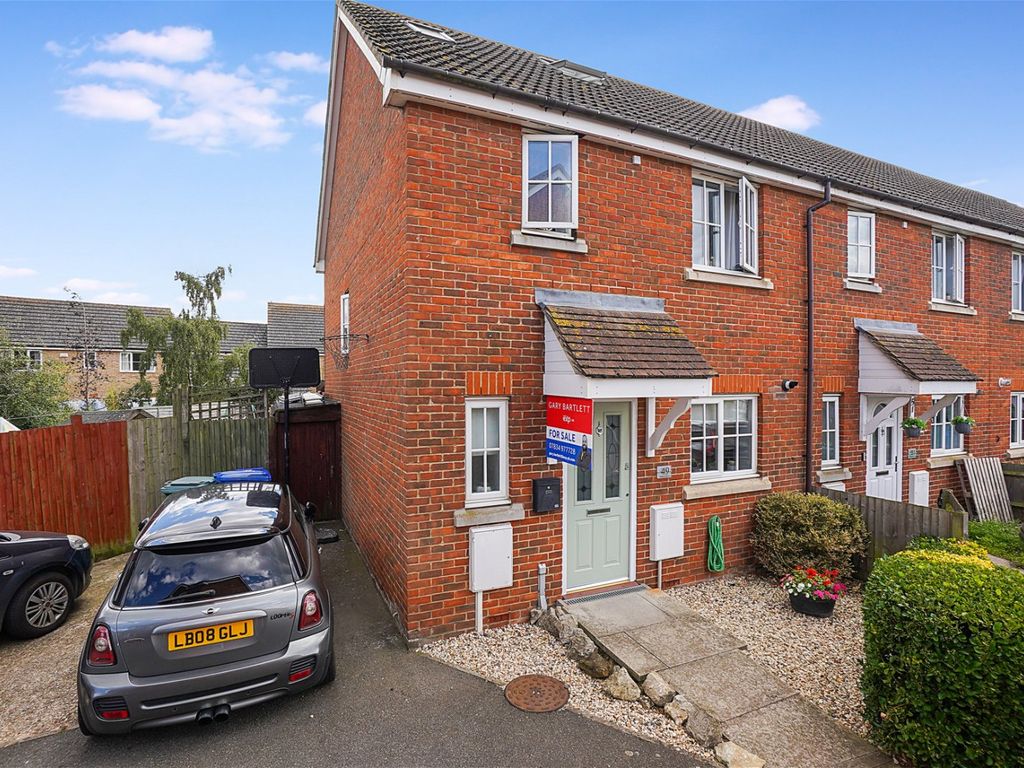 4 bed end terrace house for sale in Stangate Drive, Iwade