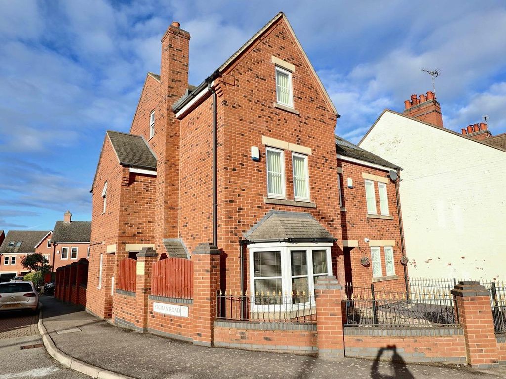 4 bed semidetached house for sale in Yeoman Road, Earl Shilton