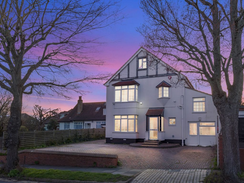 7 bed detached house for sale in Benfield Way, Portslade, Brighton BN41