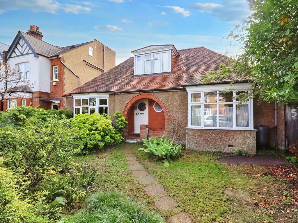 3 bed detached bungalow for sale in Ditton Road, Surbiton KT6 Zoopla