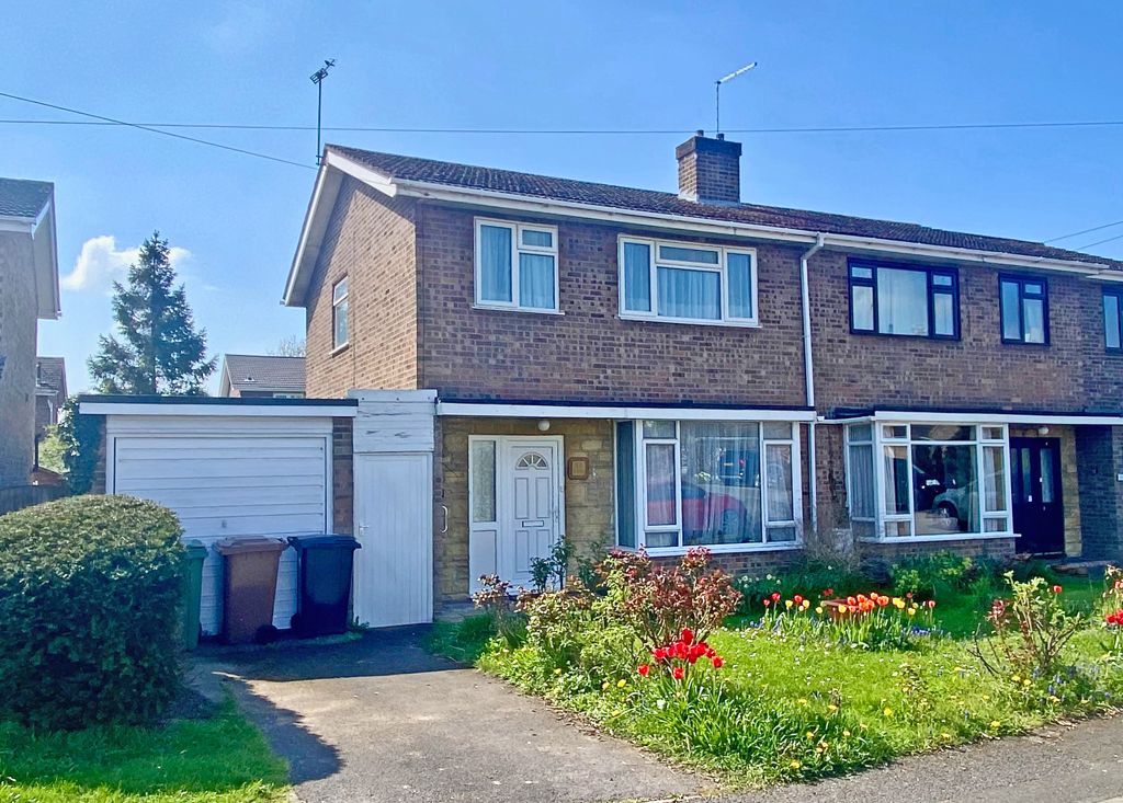 3 bed semidetached house for sale in Trenchard Close, Wallingford OX10