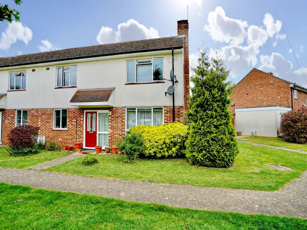 3 bed semidetached house for sale in Sussex Road, Wyton, Huntingdon