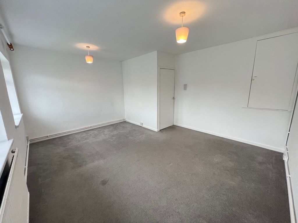 2 bed to rent in Sanders Close, London Colney, St Albans AL2