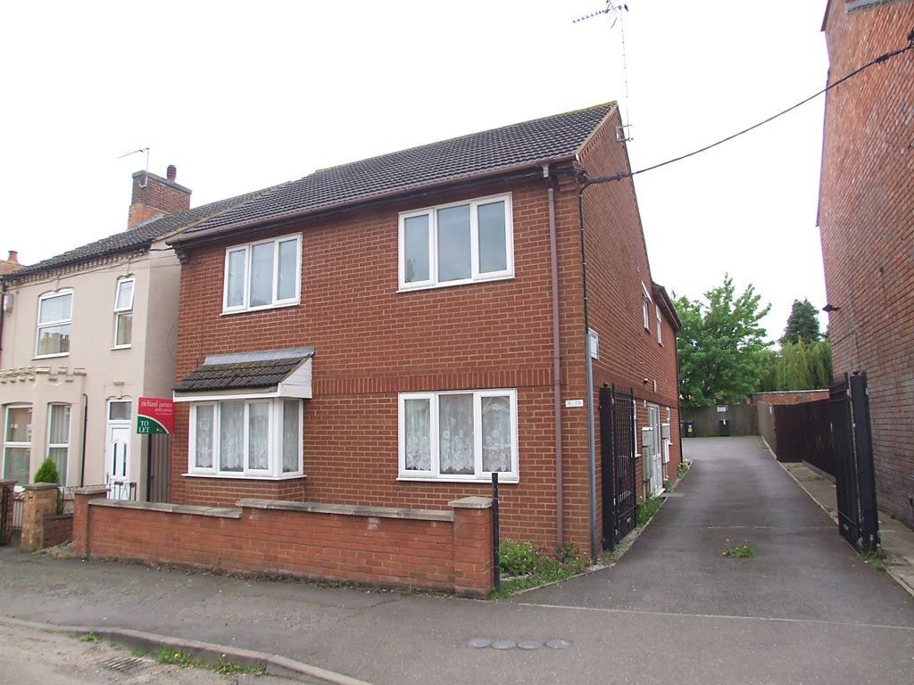 1 bed flat to rent in Queen Street, Irthlingborough, Wellingborough NN9
