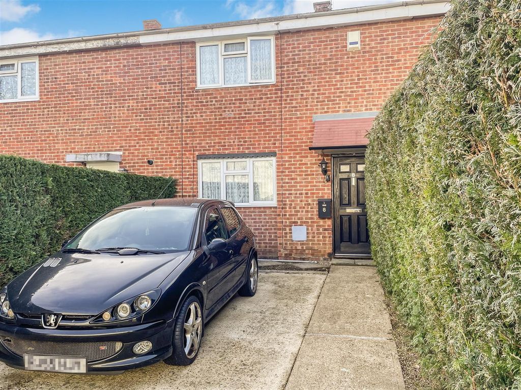 2 bed terraced house for sale in Colliers Close, Horsell, Woking GU21