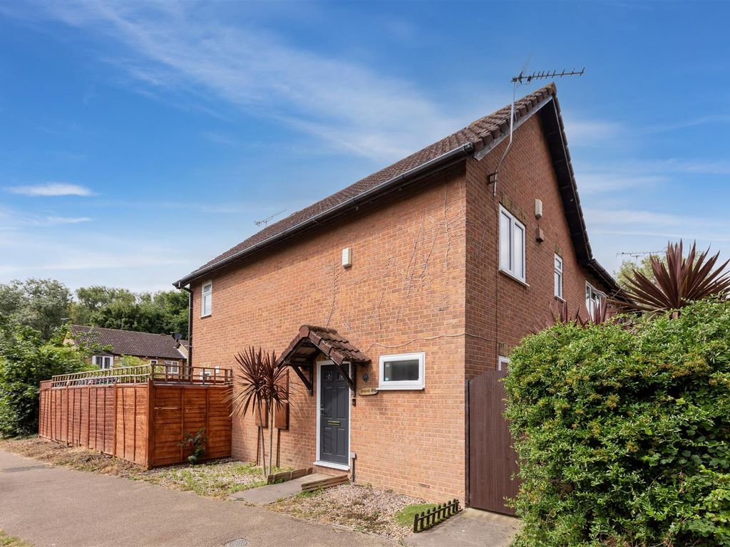 1 bed semidetached house for sale in Jellicoe Close, Cippenham, Slough