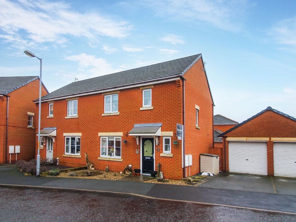 3 bed semidetached house for sale in Roxburgh Close, Seaton Delaval