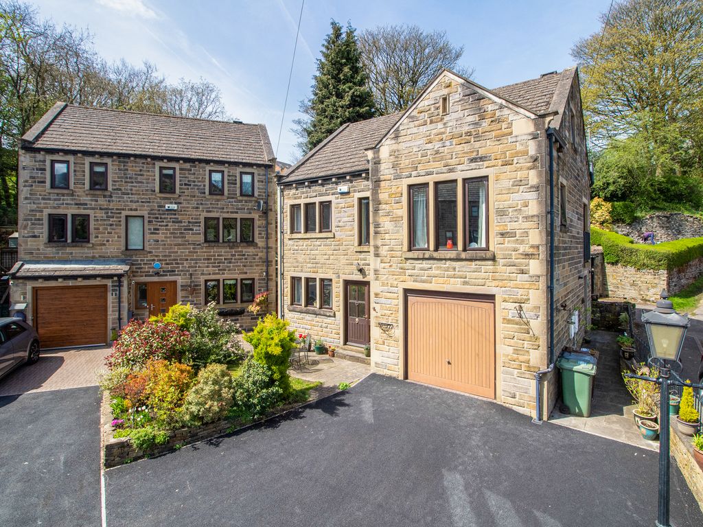 4 bed detached house for sale in Old Mill Court, Hepworth, Holmfirth