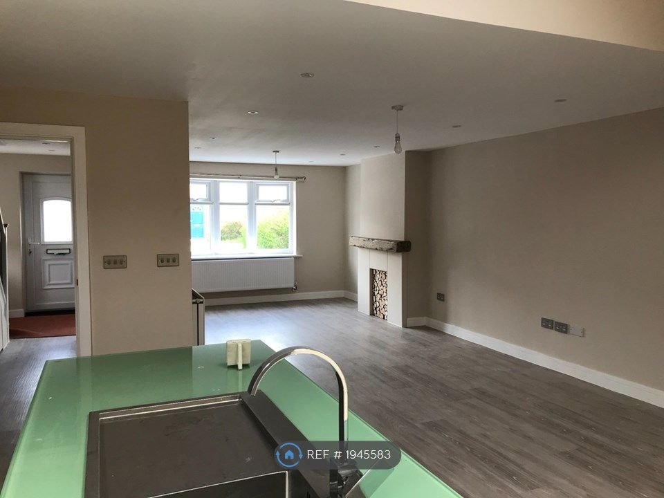 3 bed semidetached house to rent in Meadow Road, HenleyInArden B95