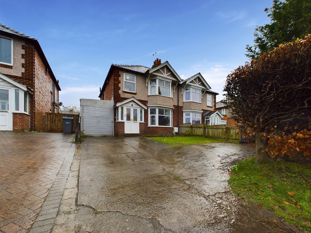 3 bed semidetached house for sale in Brompton Road, Northallerton DL6