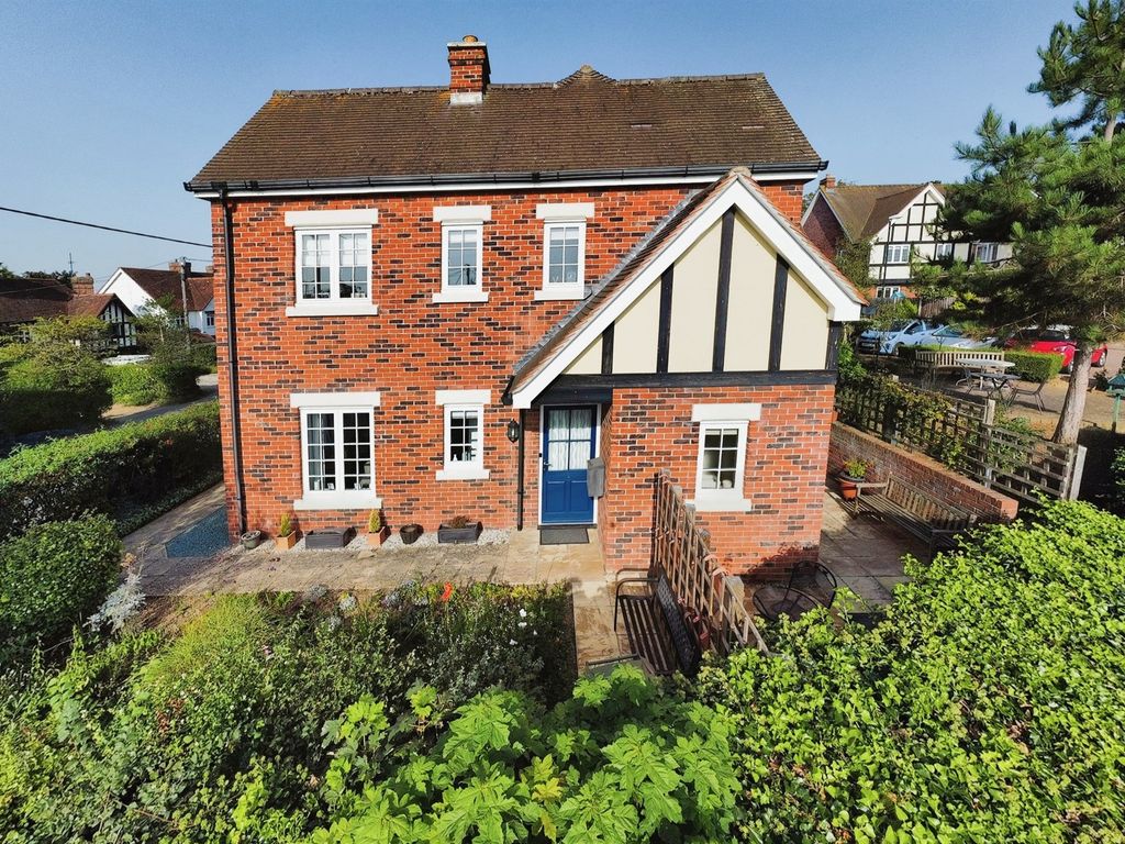 2 bed end terrace house for sale in Dame Mary Walk, Halstead CO9, £