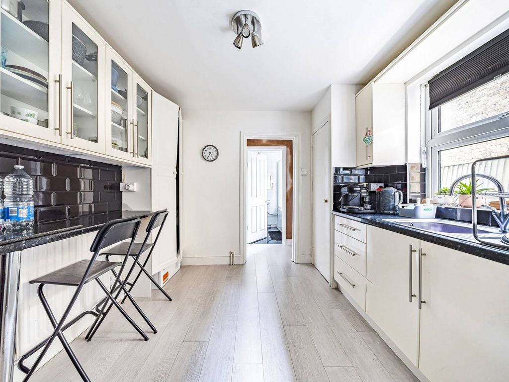 1 bed flat for sale in Cumberland Road, Hanwell, London W7, £365,000