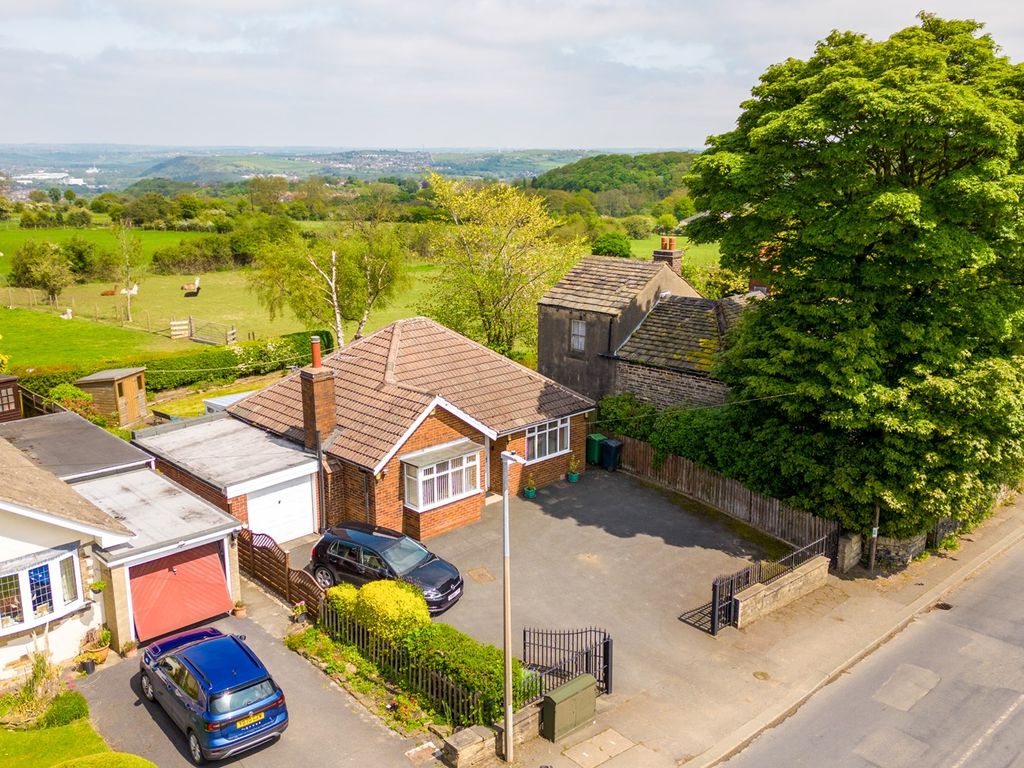 2 bed detached bungalow for sale in Kaye Lane, Almondbury, Huddersfield