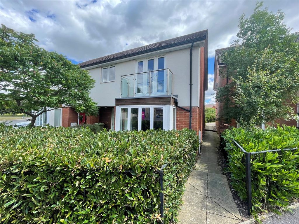 4 bed semidetached house to rent in Hunsbury Chase, Broughton, Milton