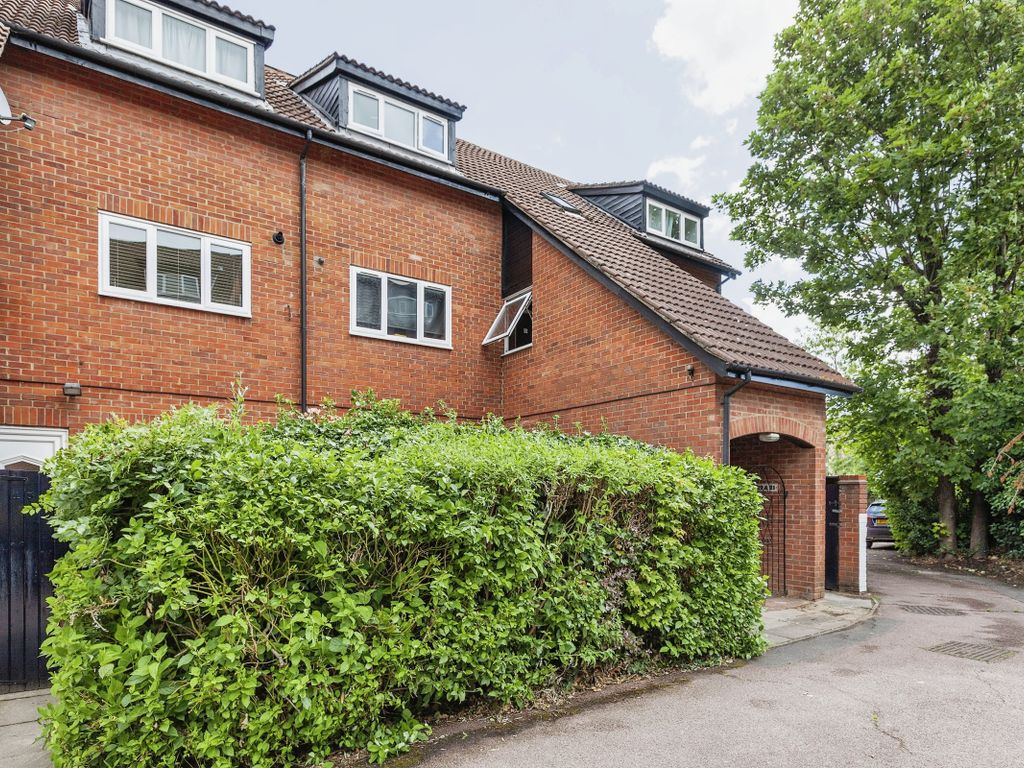 2 bed to rent in Penrith Close, Uxbridge UB8, £1,620 pcm