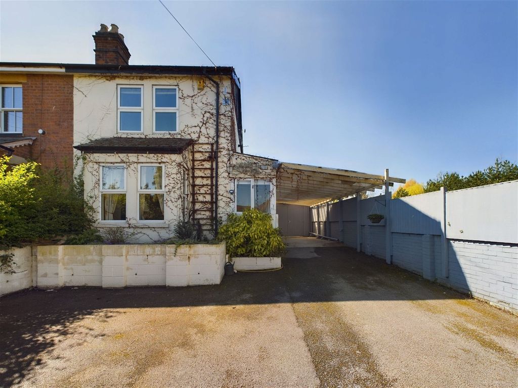 3 bed semidetached house for sale in Hucclecote Road, Gloucester GL3