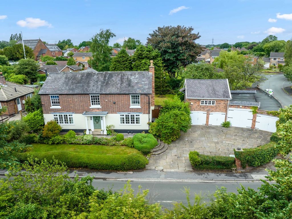 4 bed detached house for sale in Warrington Road, Comberbach, Northwich