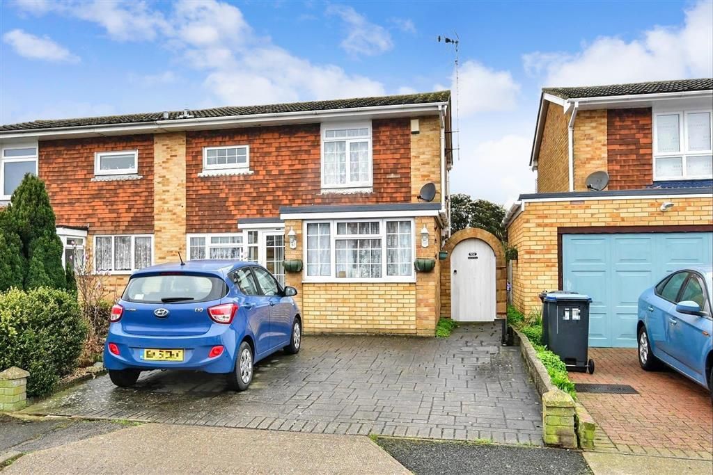 4 bed semidetached house for sale in Cornwall Road, Greenhill, Herne