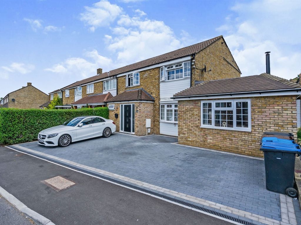 4 bed semidetached house for sale in Wharley Hook, Harlow CM18, £