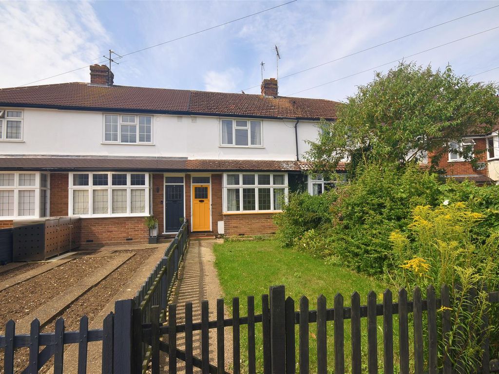 2 bed terraced house for sale in Carrington Crescent, Wendover