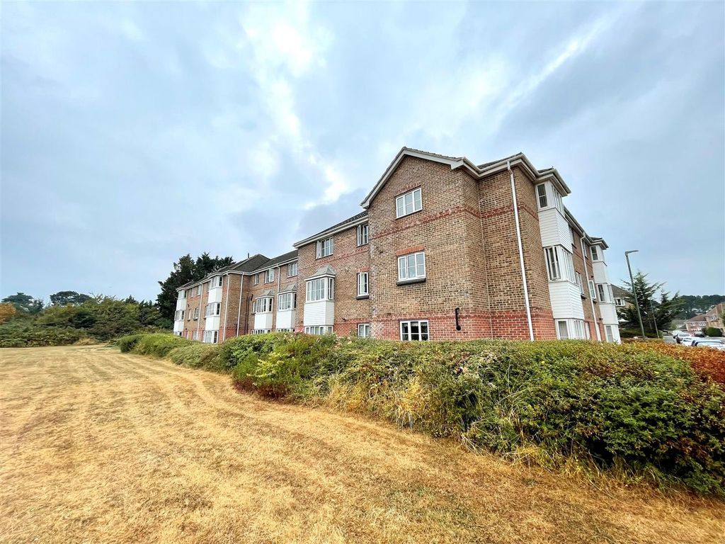 Goldenleas Drive, Bournemouth BH11