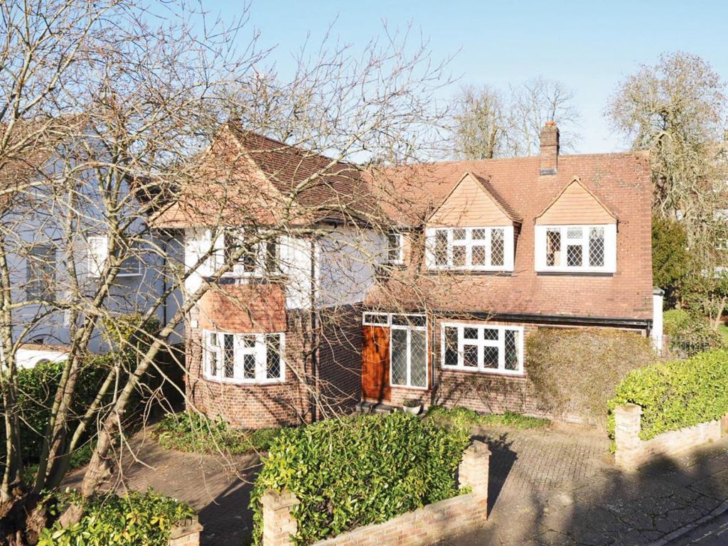 5 bed detached house for sale in Cavendish Drive, Edgware HA8, £1,600,000 Zoopla