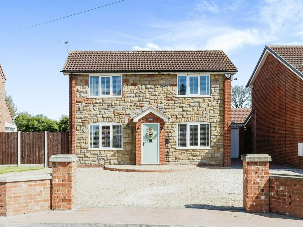 3 bed detached house for sale in Greenfields, Pollington, Goole DN14